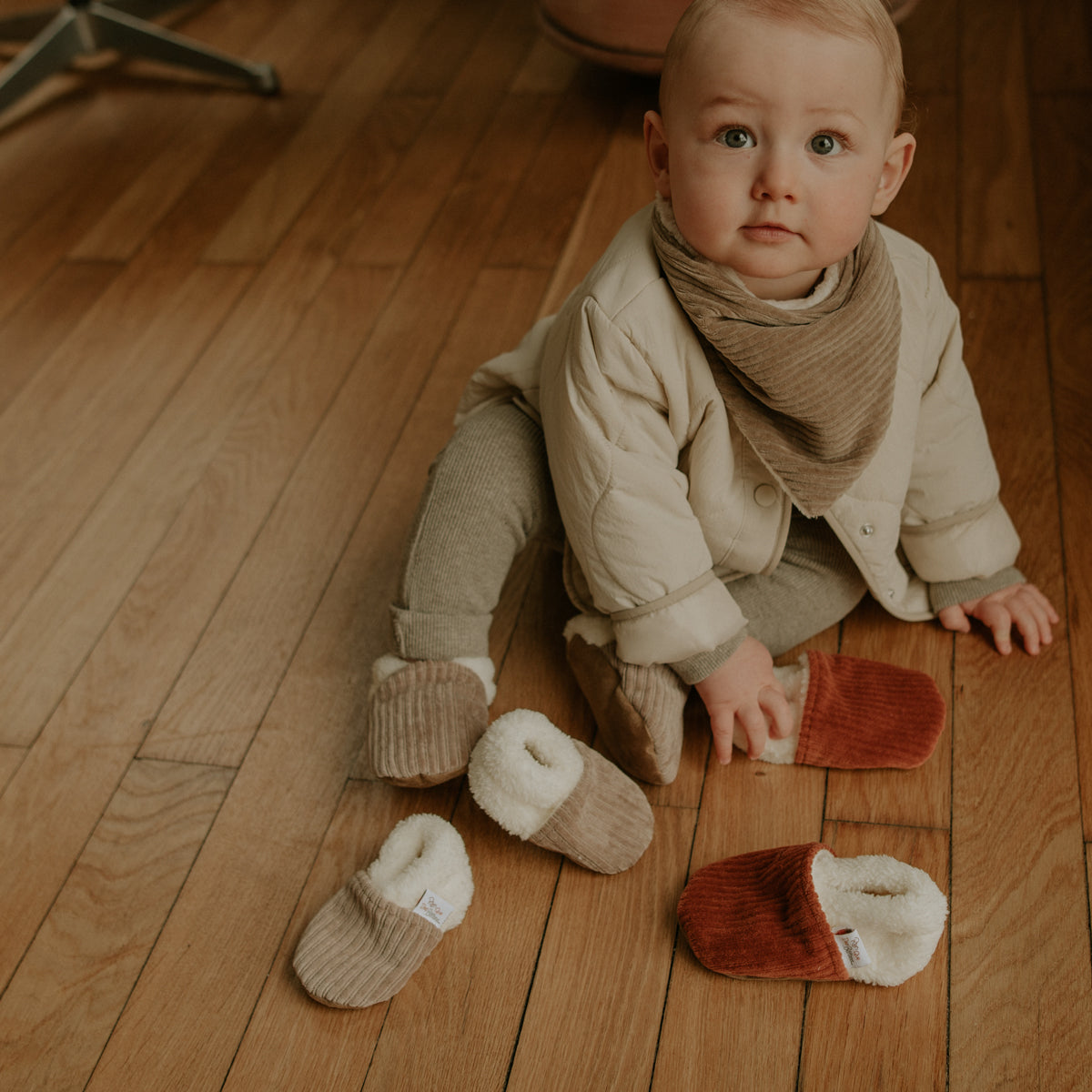 Chaussons velours taupe